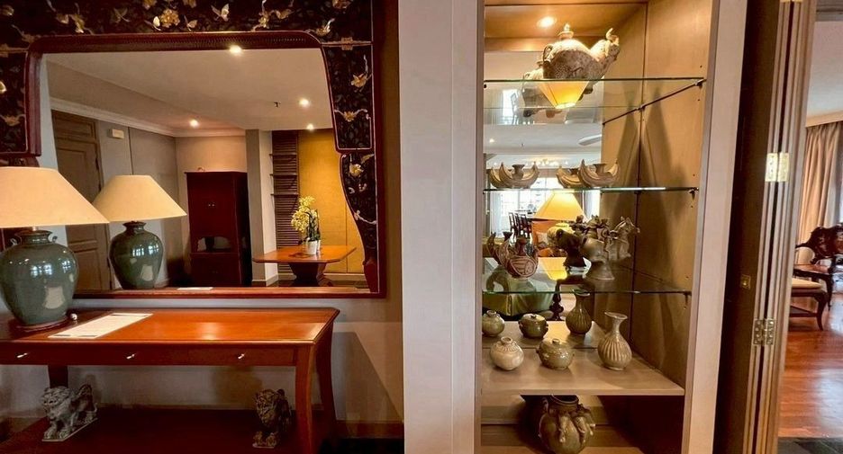 For rent 2 bedrooms condo in Sathon, Bangkok