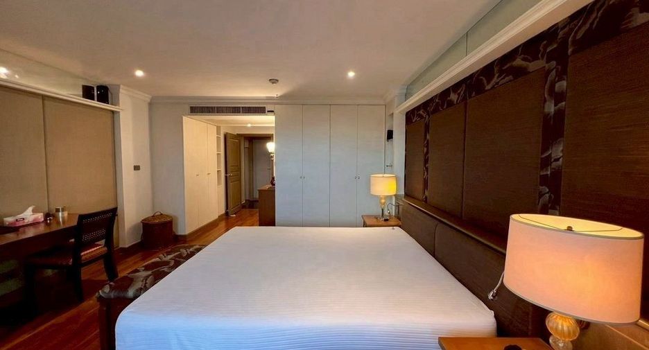For rent 2 bedrooms condo in Sathon, Bangkok