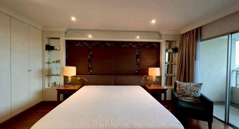 For rent 2 bedrooms condo in Sathon, Bangkok