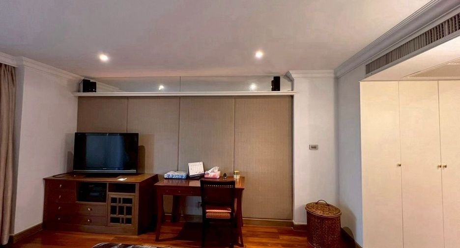 For rent 2 bedrooms condo in Sathon, Bangkok