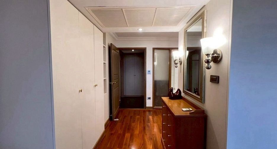 For rent 2 bedrooms condo in Sathon, Bangkok