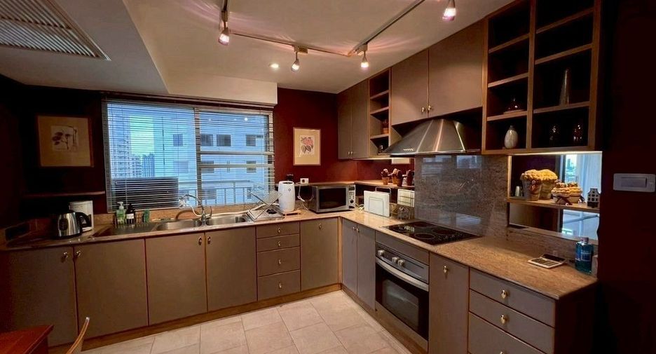 For rent 2 bedrooms condo in Sathon, Bangkok