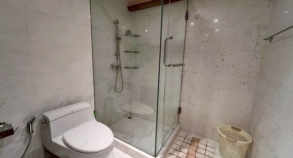 For rent 2 bedrooms condo in Sathon, Bangkok