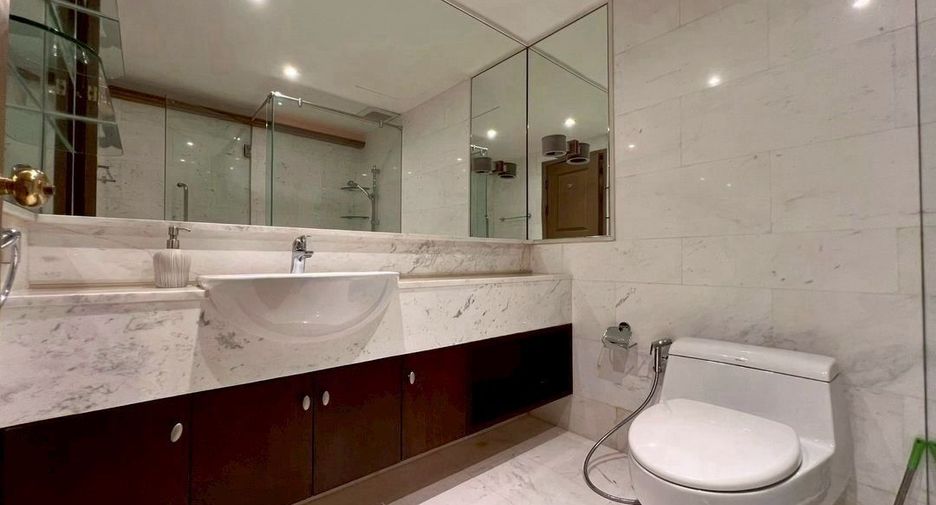 For rent 2 bedrooms condo in Sathon, Bangkok