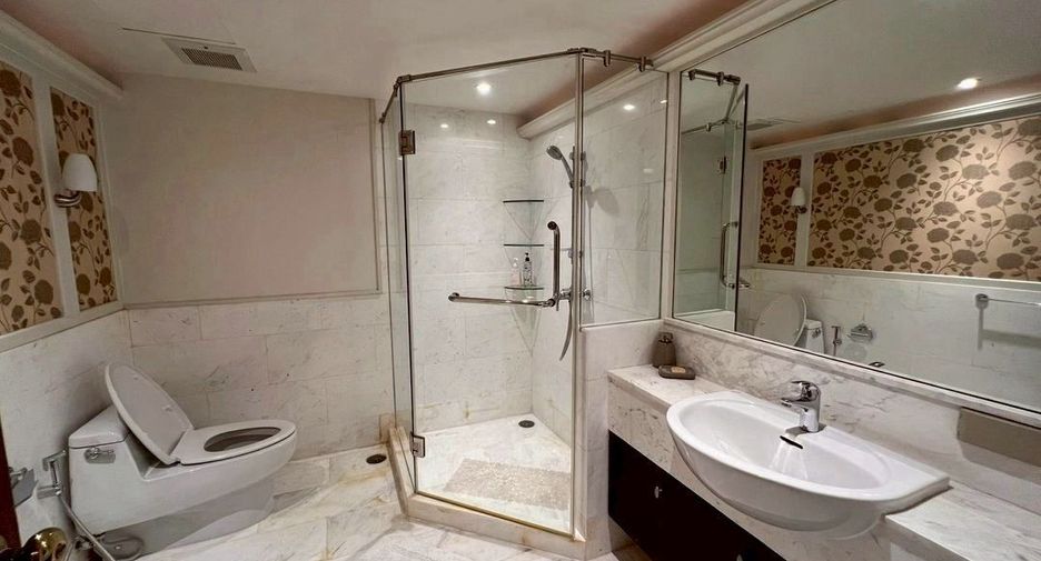 For rent 2 bedrooms condo in Sathon, Bangkok