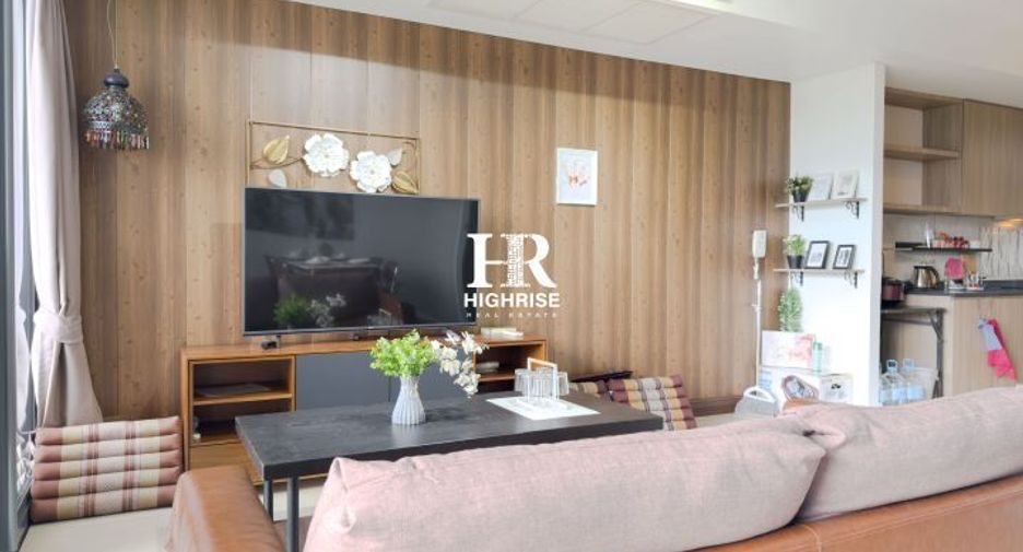 For rent 2 bedrooms condo in North Pattaya, Pattaya
