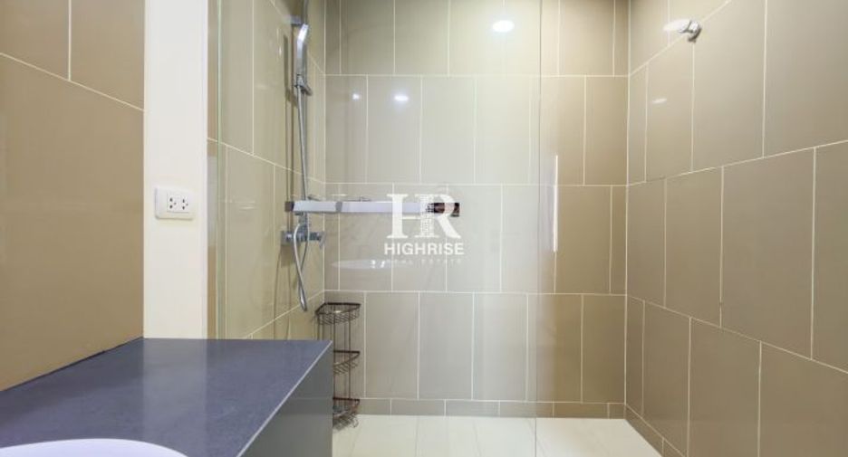 For rent 2 bedrooms condo in North Pattaya, Pattaya