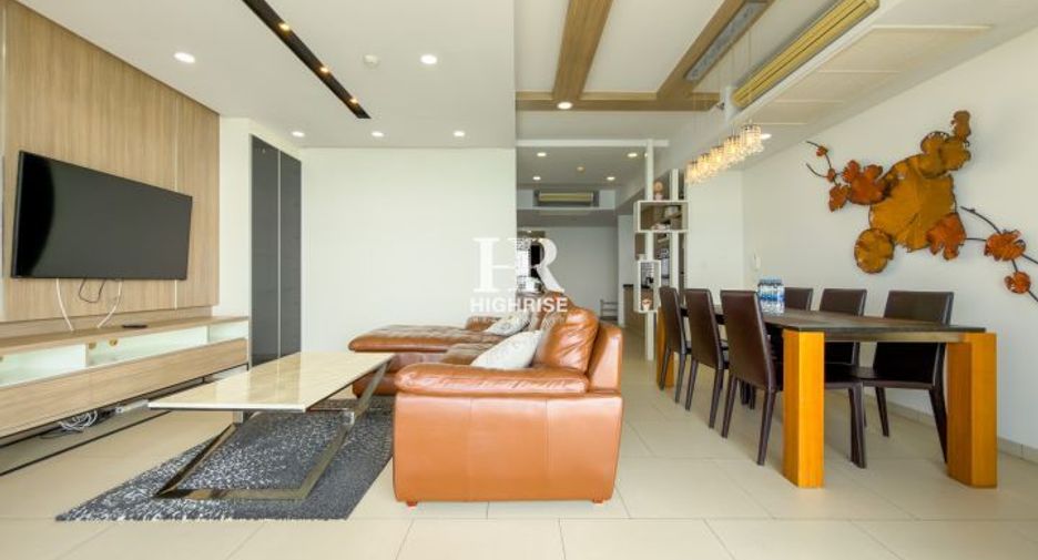 For rent 2 bedrooms condo in North Pattaya, Pattaya