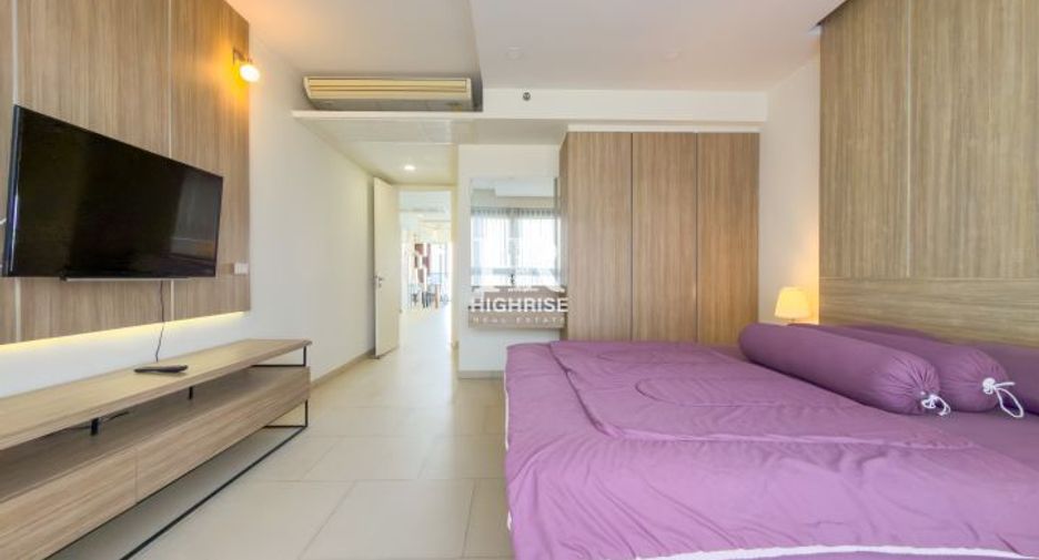 For rent 2 bedrooms condo in North Pattaya, Pattaya