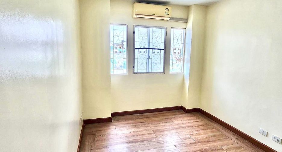 Reihenhaus zum Kauf mit 3 Zimmer in Bang Phli, Samut Prakan
