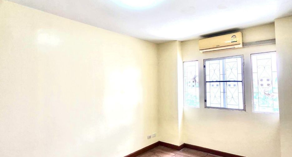 Reihenhaus zum Kauf mit 3 Zimmer in Bang Phli, Samut Prakan