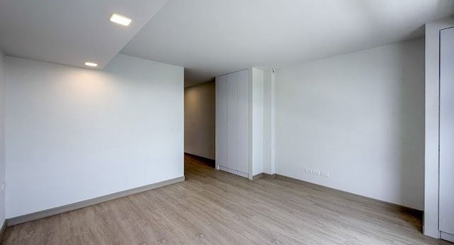 For sale 4 bedrooms house in Lat Phrao, Bangkok