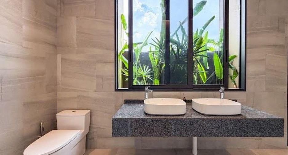 For sale 4 bedrooms house in Lat Phrao, Bangkok