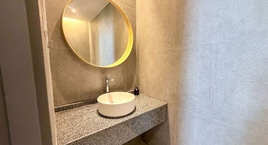 For sale 4 bedrooms house in Lat Phrao, Bangkok