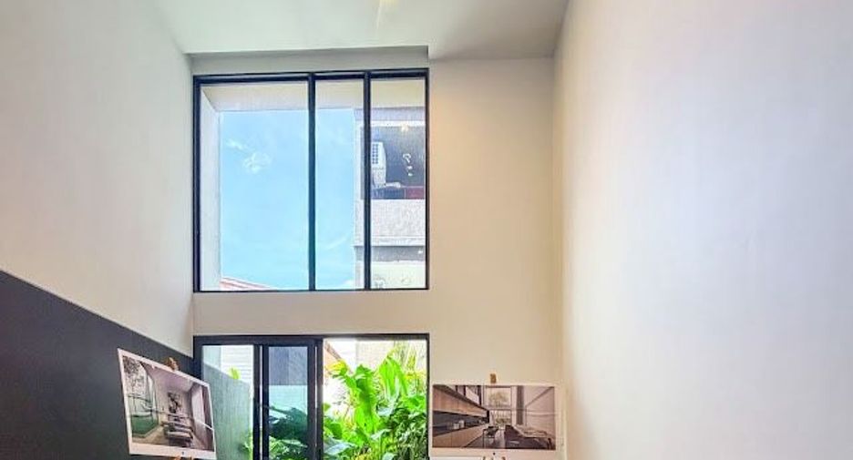 For sale 4 bedrooms house in Lat Phrao, Bangkok
