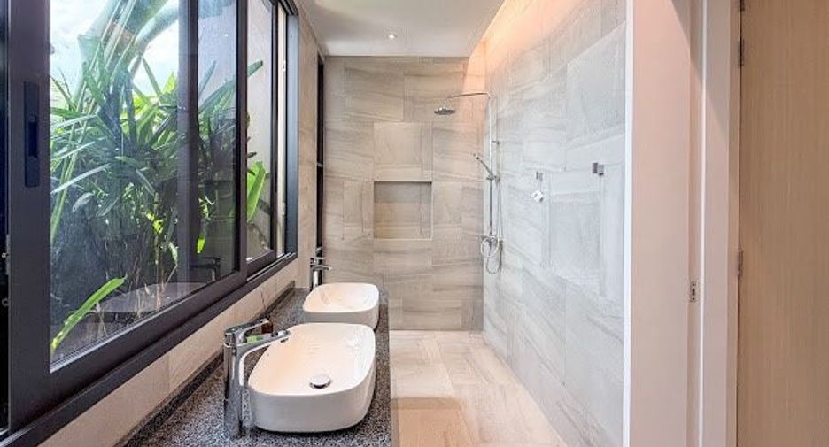 For sale 4 bedrooms house in Lat Phrao, Bangkok