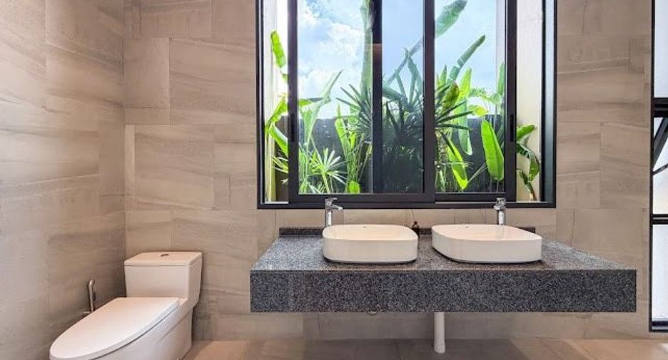 For sale 4 bedrooms house in Lat Phrao, Bangkok