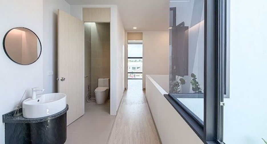 For sale 4 bedrooms house in Lat Phrao, Bangkok