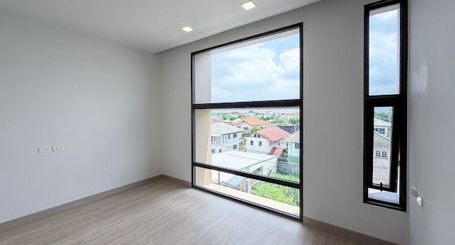For sale 4 bedrooms house in Lat Phrao, Bangkok