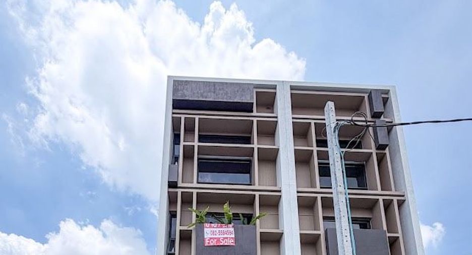 For sale 4 bedrooms house in Lat Phrao, Bangkok