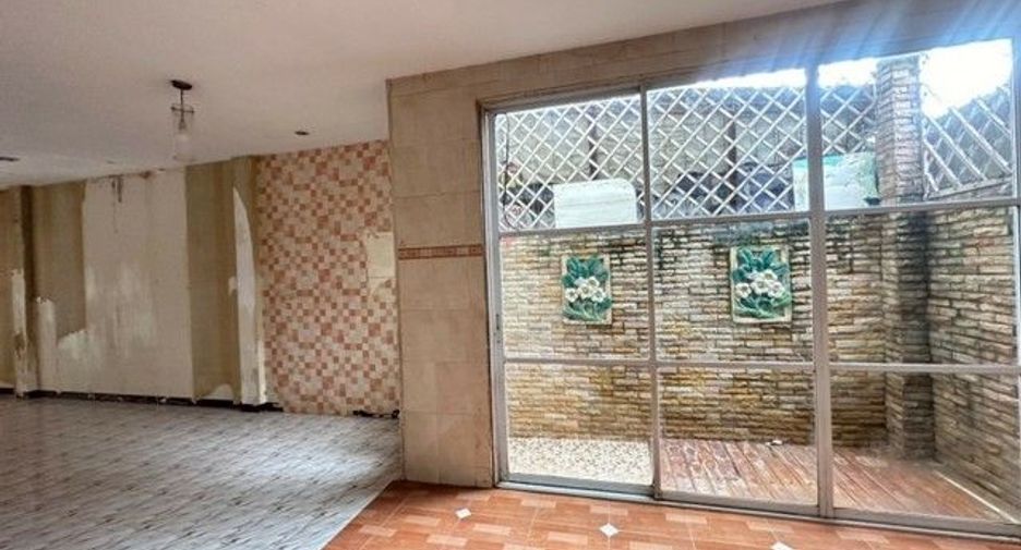 For sale 1 bed townhouse in Lat Krabang, Bangkok
