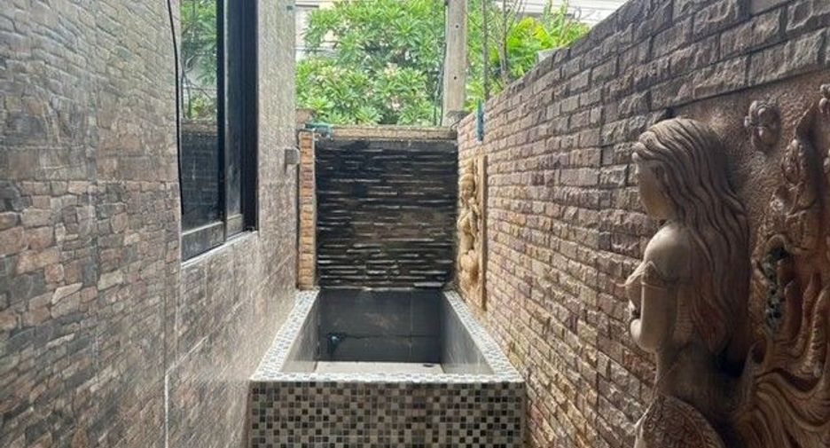 For sale 1 bed townhouse in Lat Krabang, Bangkok