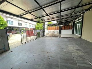 For sale 1 bed townhouse in Bang Khun Thian, Bangkok