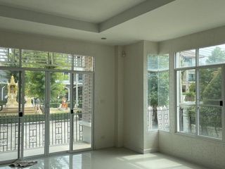 Haus zum Kauf mit 1 Zimmer in Nong Khaem, Bangkok