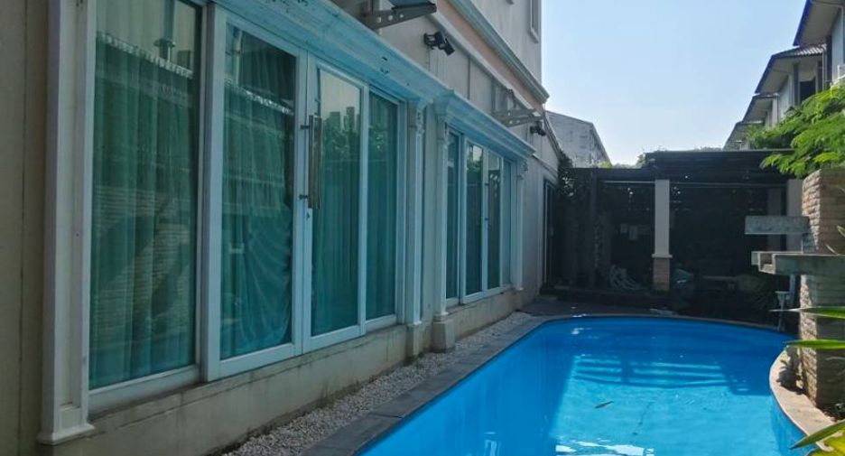For sale 4 bedrooms townhouse in Prawet, Bangkok