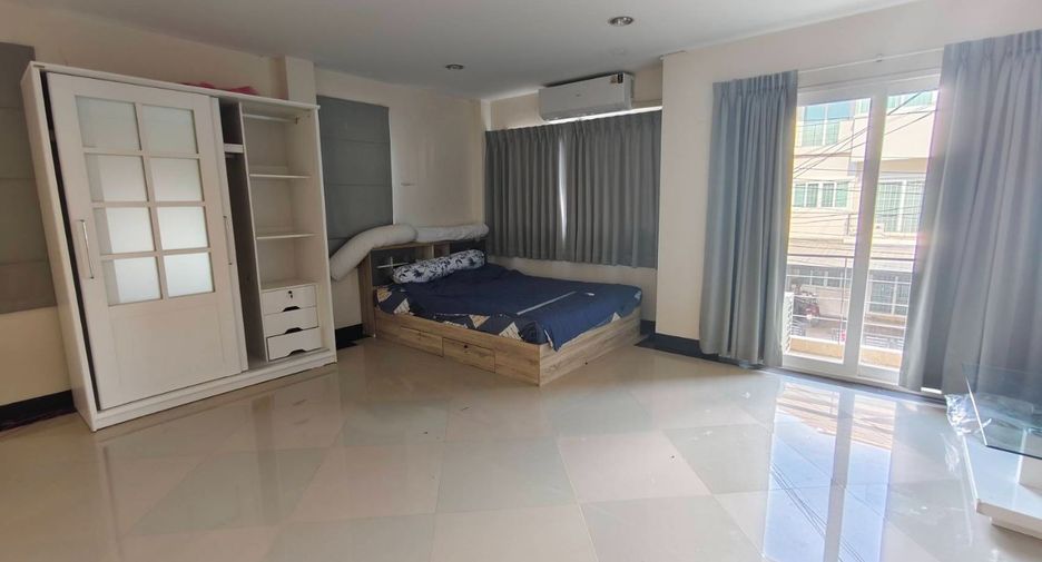 For sale 4 bedrooms townhouse in Prawet, Bangkok