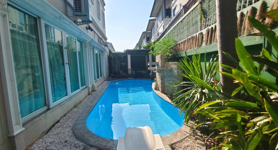 For sale 4 bedrooms townhouse in Prawet, Bangkok