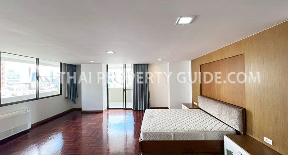 For rent 3 bedrooms apartment in Khlong Toei, Bangkok