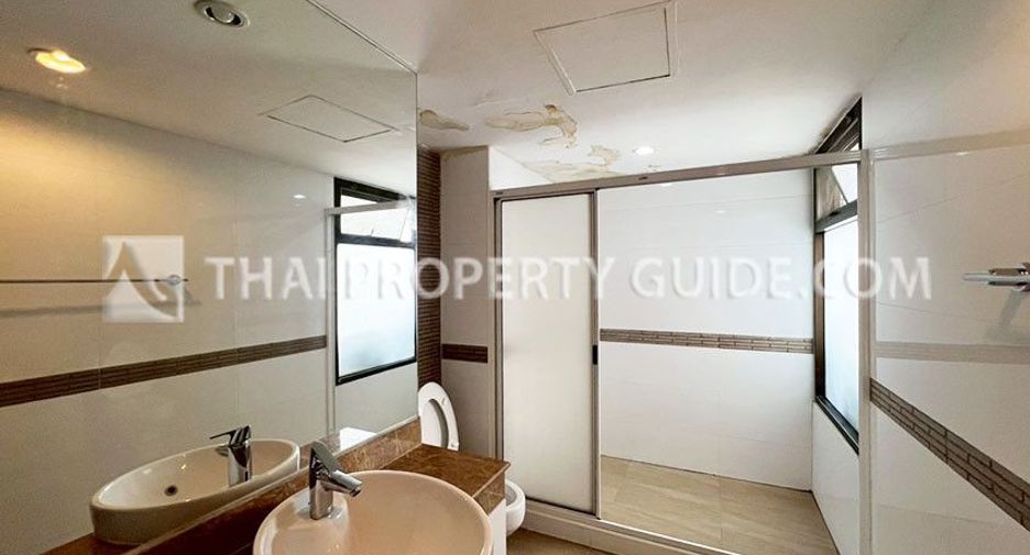 For rent 3 bedrooms apartment in Khlong Toei, Bangkok
