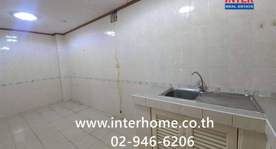 À vendre 3 chambres maison de ville à Phra Samut Chedi, Samut Prakan