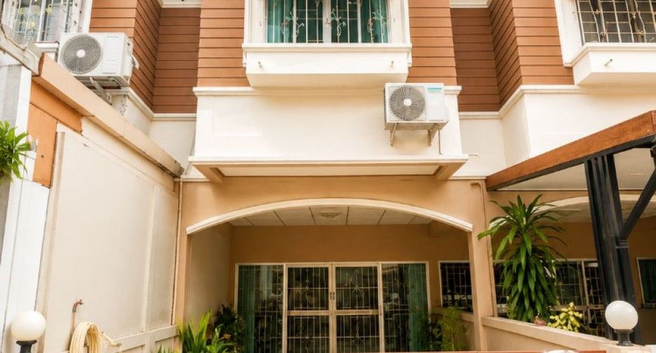 Casa adosada en venta de 3 habitaciones en Nong Khaem, Bangkok