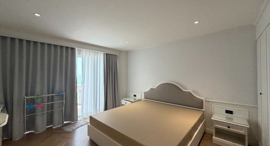 For rent 3 bedrooms condo in North Pattaya, Pattaya