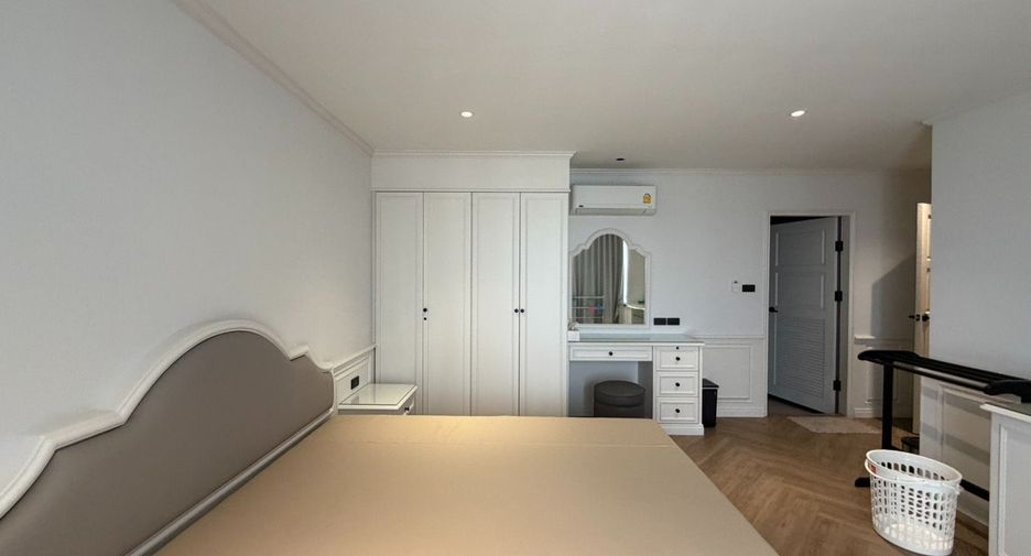 For rent 3 bedrooms condo in North Pattaya, Pattaya