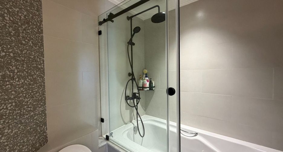 For rent 3 bedrooms condo in North Pattaya, Pattaya