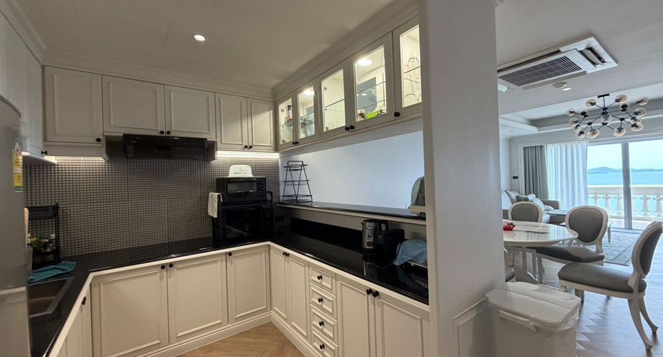 For rent 3 bedrooms condo in North Pattaya, Pattaya