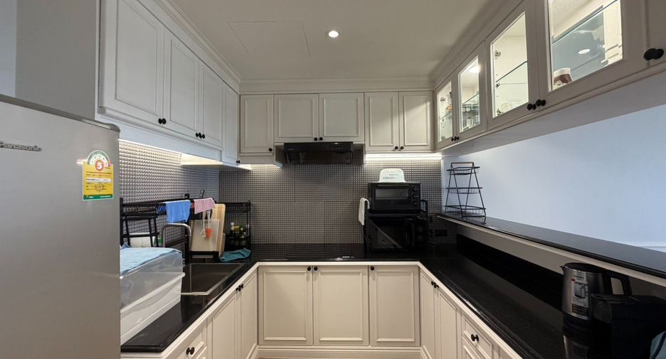 For rent 3 bedrooms condo in North Pattaya, Pattaya