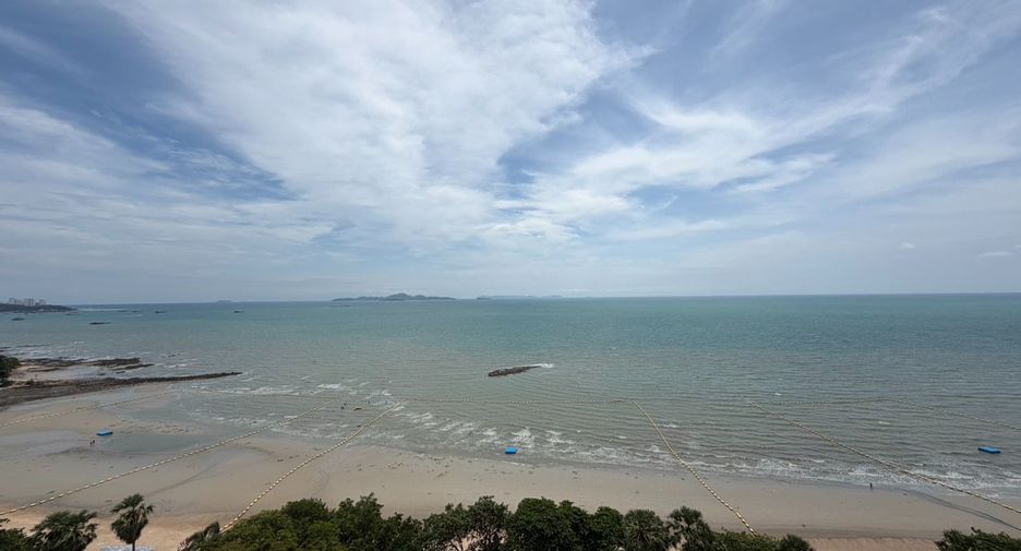 For rent 3 bedrooms condo in North Pattaya, Pattaya