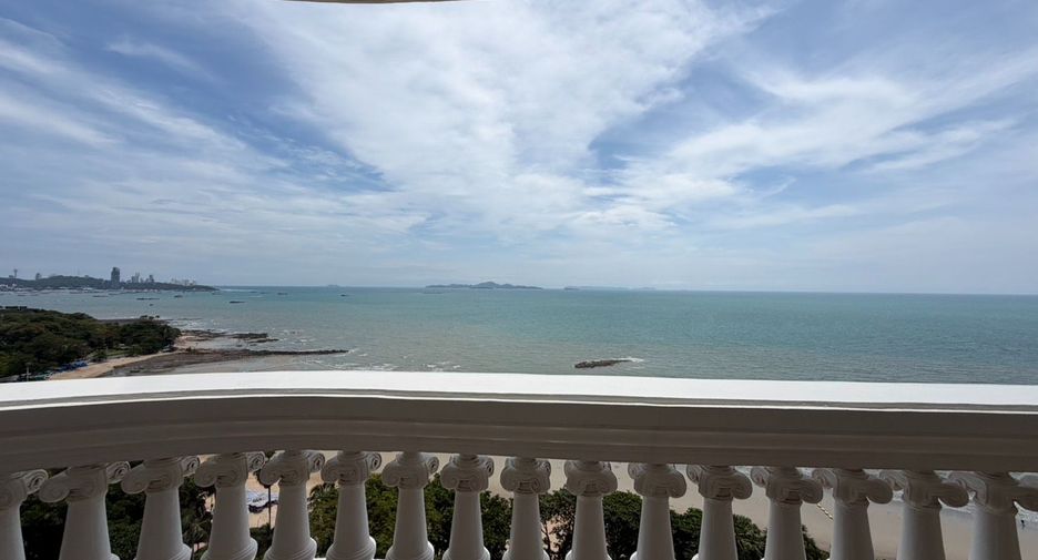 For rent 3 bedrooms condo in North Pattaya, Pattaya