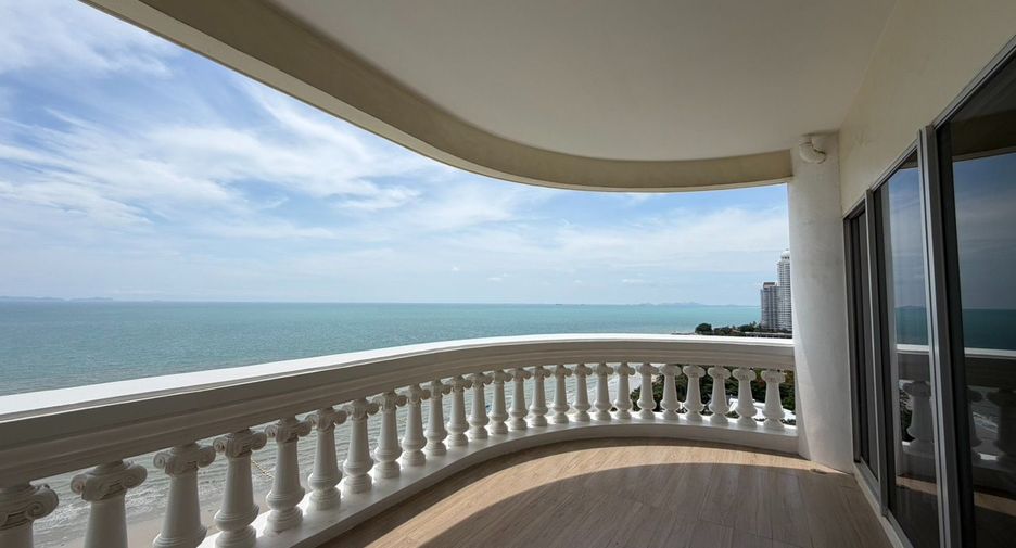 For rent 3 bedrooms condo in North Pattaya, Pattaya