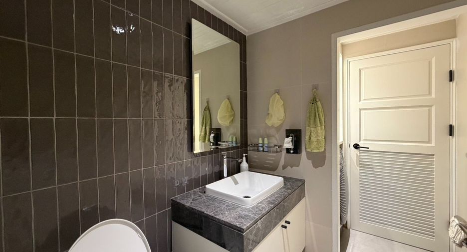 For rent 3 bedrooms condo in North Pattaya, Pattaya