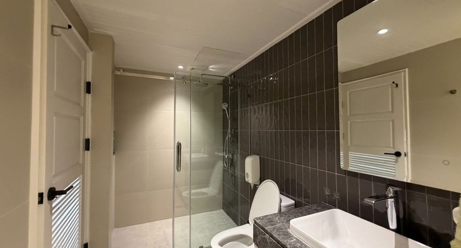 For rent 3 bedrooms condo in North Pattaya, Pattaya