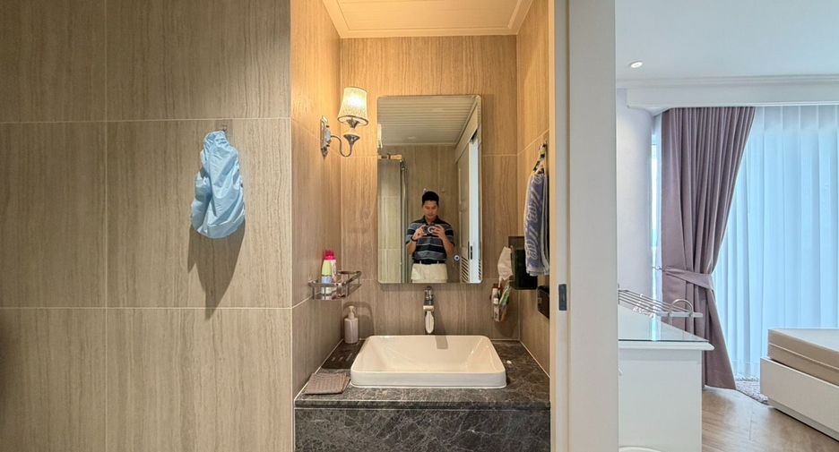 For rent 3 bedrooms condo in North Pattaya, Pattaya