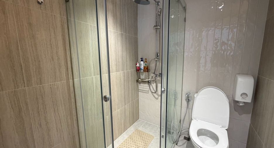 For rent 3 bedrooms condo in North Pattaya, Pattaya