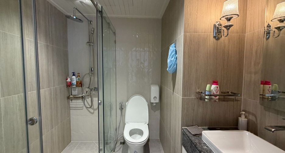 For rent 3 bedrooms condo in North Pattaya, Pattaya