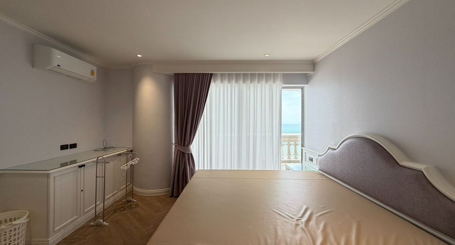 For rent 3 bedrooms condo in North Pattaya, Pattaya