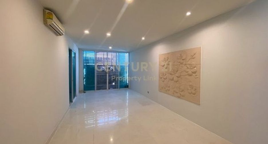 For rent 4 ベッドルーム house in Phaya Thai, Bangkok